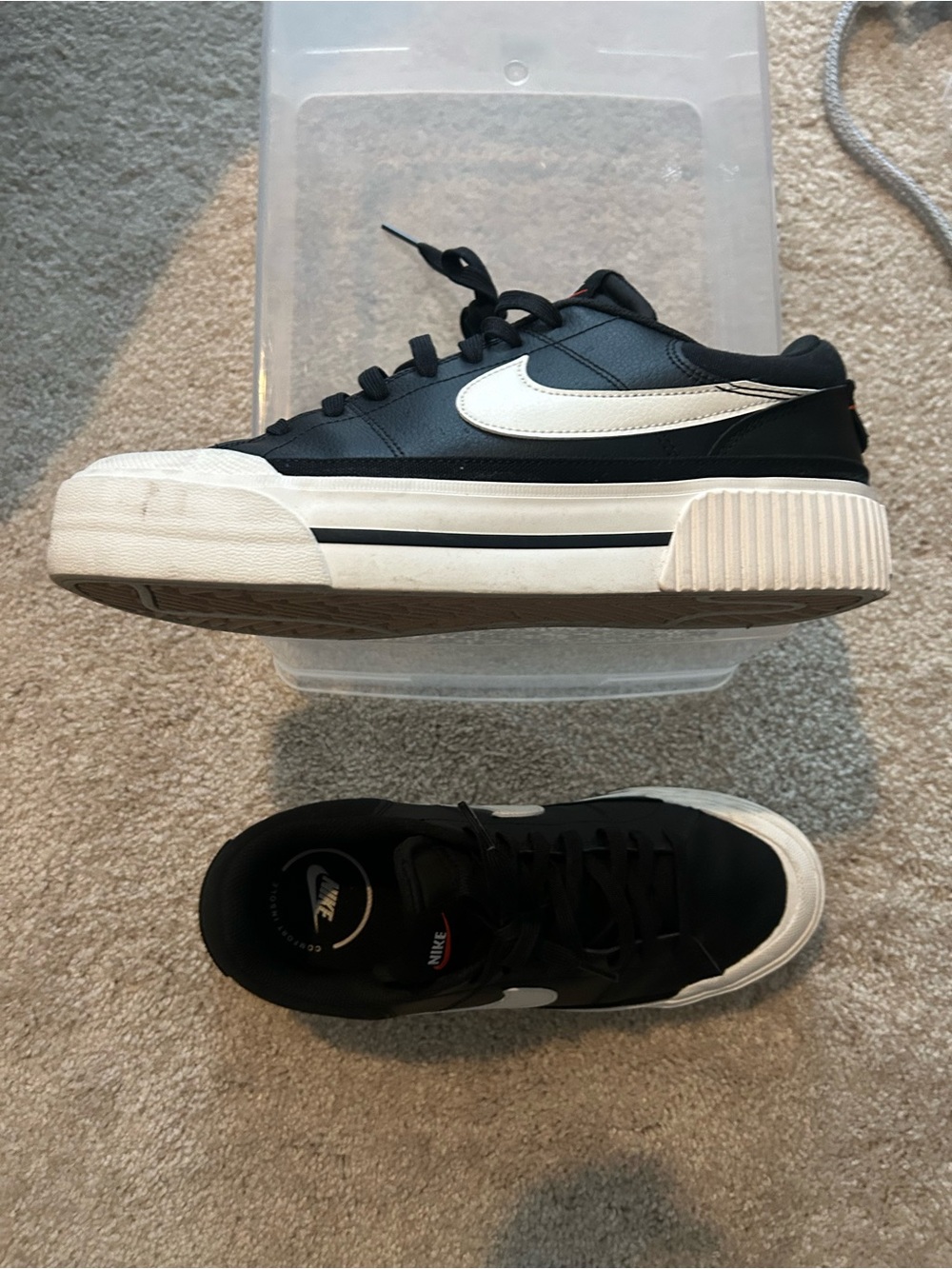 Nike Women’s Nike Black and White Low-Court Legacy Lift Sneakers. Size 11